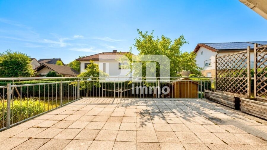 Großzügiges Ein- bis Zweifamilienhaus mit Terrasse und großem Garten - OG / DG Dachterrasse